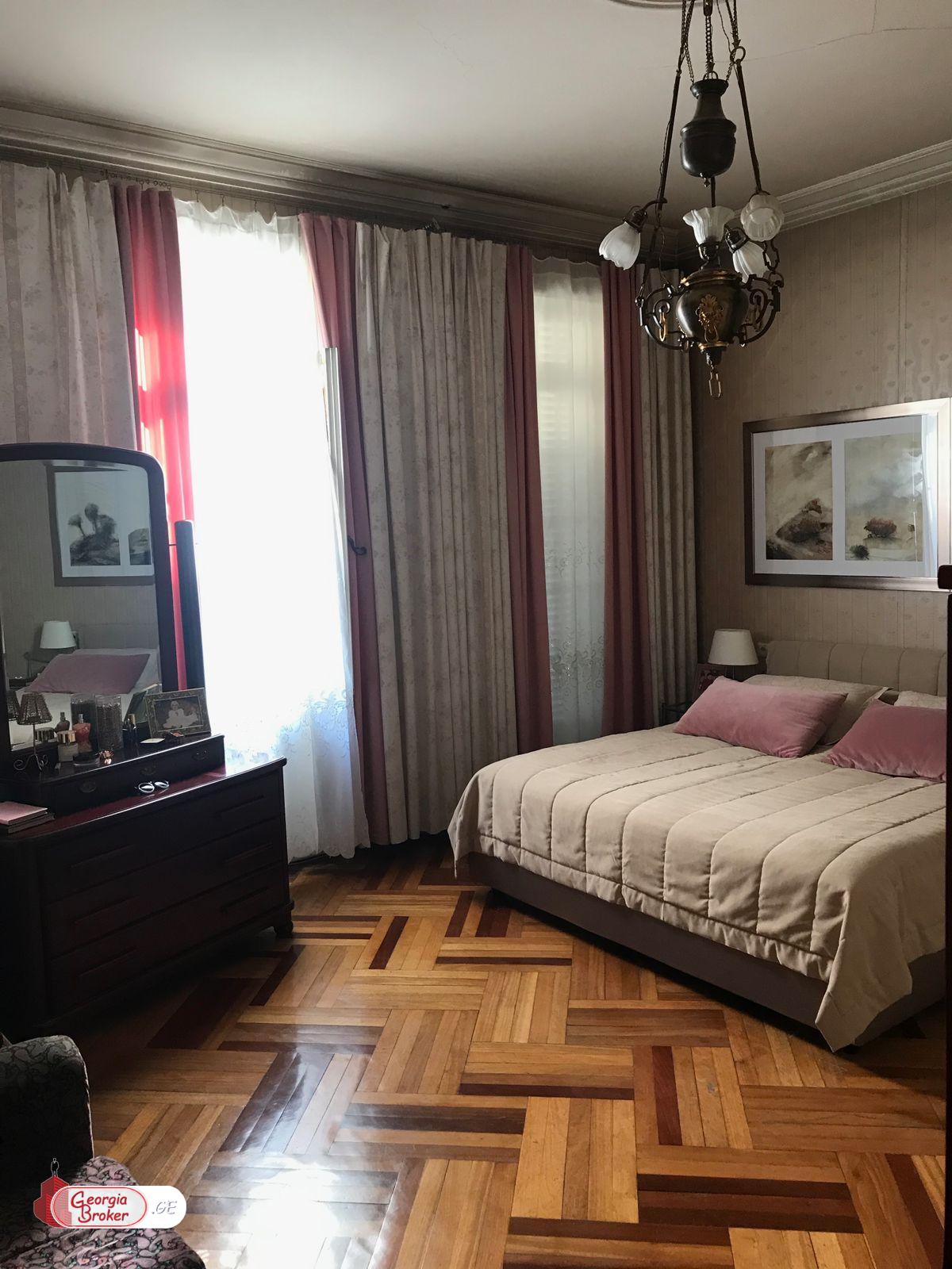 nearly repaired 10-room house for sale